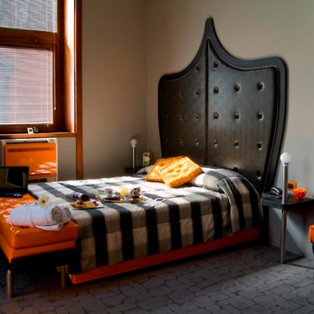 Orange Hotel Rom Værelse billede